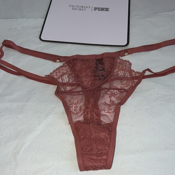 THONG Victoria's Secret Lace Panty XL - Picture 2 of 13